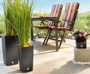 KiK_donice_ratanowe_rozne_rodzaje_cena_od_14_99 Dodatkowy pokój na ciepłe dni, schowek, namiastka ogrodu – balkon – Idzie wiosna, wyjdź na balkon!